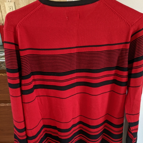 Pretty sweater - Picture 2 of 9